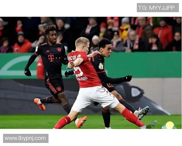 拜仁慕尼黑对阵曼联比赛比分深度分析与战术解读